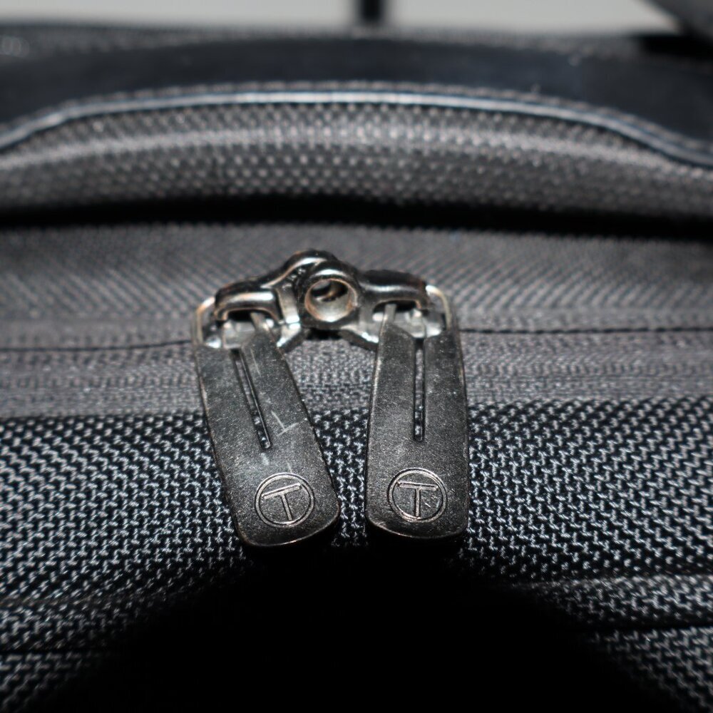 Tumi T-Tech Presidio Macarthur Wheeled Compact Laptop Briefcase Style 67102D - Picture 13 of 15